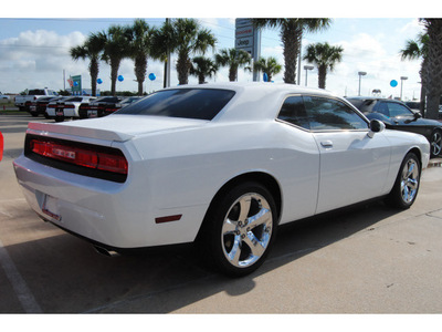 dodge challenger 2012 white coupe gasoline 8 cylinders rear wheel drive autostick 77450