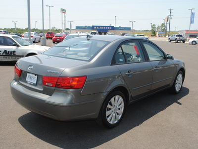 hyundai sonata 2010 gray sedan gasoline 4 cylinders front wheel drive automatic 76087