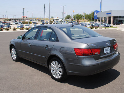 hyundai sonata 2010 gray sedan gasoline 4 cylinders front wheel drive automatic 76087