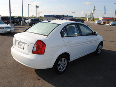hyundai accent 2010 white sedan gasoline 4 cylinders front wheel drive automatic with overdrive 76087