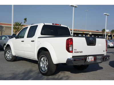 nissan frontier 2011 white sv v6 gasoline 6 cylinders 2 wheel drive automatic 78552