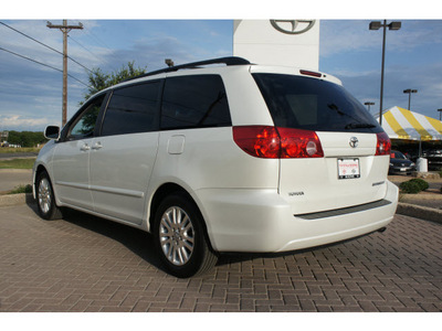 toyota sienna 2010 white van xle gasoline 6 cylinders front wheel drive automatic 78006