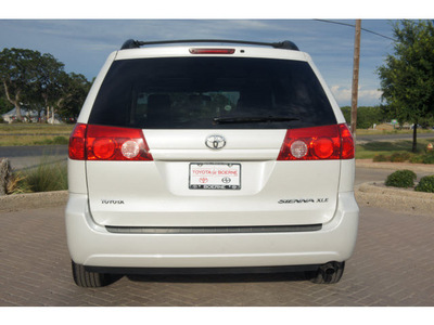 toyota sienna 2010 white van xle gasoline 6 cylinders front wheel drive automatic 78006
