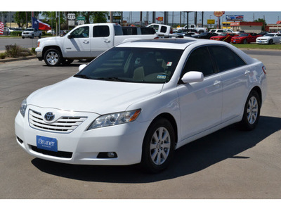 toyota camry 2009 white sedan xle gasoline 4 cylinders front wheel drive automatic 76801