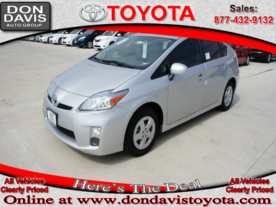 toyota prius 2011 silver hatchback hybrid 4 cylinders front wheel drive automatic 76011