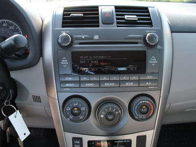 toyota corolla 2011 silver sedan le gasoline 4 cylinders front wheel drive automatic 76011