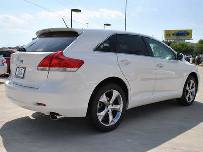 toyota venza 2011 white fwd v6 gasoline 6 cylinders front wheel drive automatic 76011