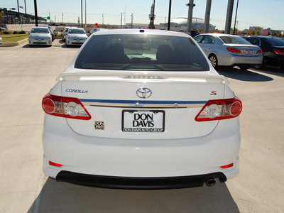 toyota corolla 2011 white sedan s gasoline 4 cylinders front wheel drive automatic 76011