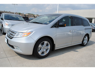 honda odyssey 2012 silver van gasoline 6 cylinders front wheel drive 6 speed automatic 77025