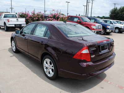 ford fusion 2012 dk  red sedan 4dr sdn se fwd gasoline 4 cylinders front wheel drive 6 speed automatic 75070