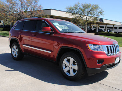 jeep grand cherokee 2011 red suv laredo gasoline 6 cylinders 2 wheel drive automatic 76011