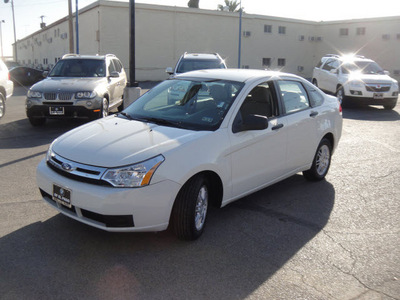 ford focus 2010 white sedan se gasoline 4 cylinders front wheel drive automatic 79925