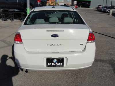ford focus 2010 white sedan se gasoline 4 cylinders front wheel drive automatic 79925