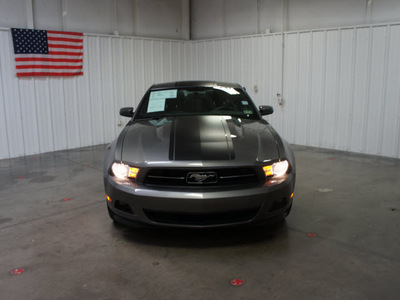 ford mustang 2011 gray coupe v6 premium gasoline 6 cylinders rear wheel drive 6 speed manual 76108