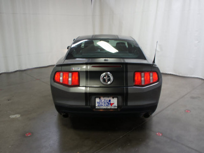 ford mustang 2011 gray coupe v6 premium gasoline 6 cylinders rear wheel drive 6 speed manual 76108