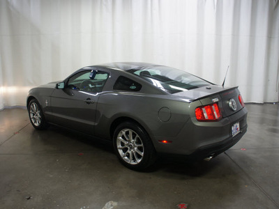 ford mustang 2011 gray coupe v6 premium gasoline 6 cylinders rear wheel drive 6 speed manual 76108