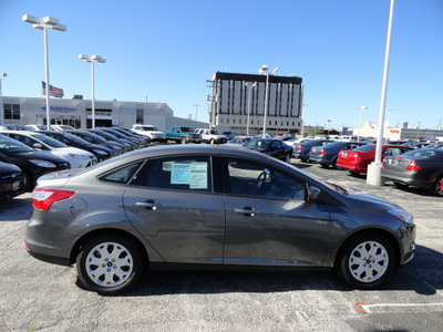 ford focus 2012 gray sedan se flex fuel 4 cylinders front wheel drive automatic with overdrive 60546