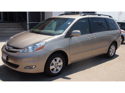 toyota sienna 2009 tan van xle gasoline 6 cylinders front wheel drive automatic with overdrive 77802
