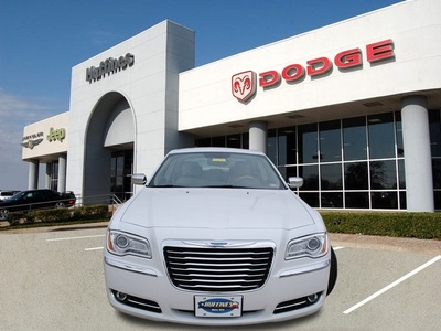 chrysler 300 2012 off white sedan limited gasoline 6 cylinders rear wheel drive automatic 75067