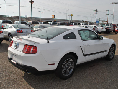 ford mustang 2012 white coupe v6 premium gasoline 6 cylinders rear wheel drive automatic 78523