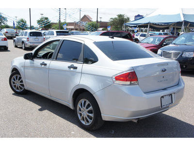 ford focus 2008 silver sedan gasoline 4 cylinders front wheel drive automatic 78539