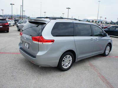 toyota sienna 2011 silver van xle mobility 7 passenger gasoline 6 cylinders front wheel drive automatic 76011