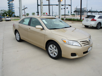 toyota camry 2011 tan sedan le gasoline 4 cylinders front wheel drive automatic 76011