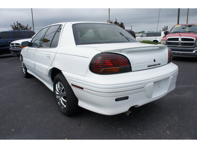 pontiac grand am 1998 white sedan se gasoline 4 cylinders front wheel drive automatic 76543