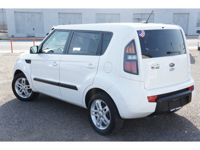 kia soul 2011 white wagon gasoline 4 cylinders front wheel drive automatic 78550