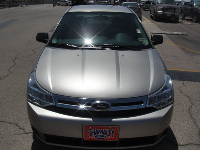 ford focus 2008 grey sedan gasoline 4 cylinders front wheel drive automatic 79936