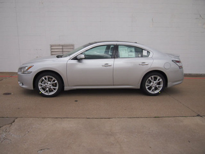 nissan maxima 2012 silver sedan 3 5 sv gasoline 6 cylinders front wheel drive cont  variable trans  75150