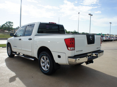 nissan titan 2012 white sv flex fuel 8 cylinders 2 wheel drive 5 speed automatic 75150