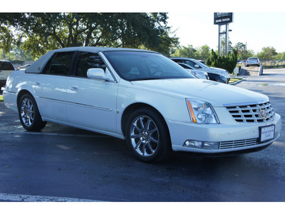 cadillac dts 2006 white sedan performance gasoline 8 cylinders front wheel drive automatic with overdrive 77074