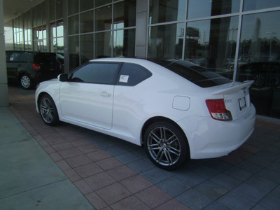 scion tc 2013 white coupe gasoline 4 cylinders front wheel drive automatic 75569