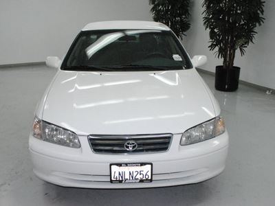 toyota camry 2000 white sedan ce gasoline 4 cylinders front wheel drive 5 speed manual 91731
