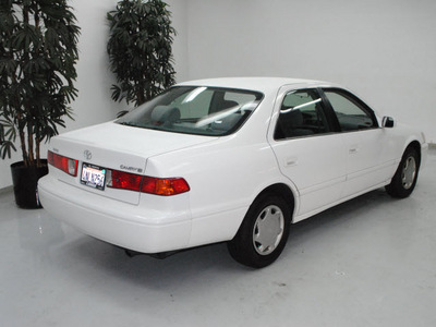 toyota camry 2000 white sedan ce gasoline 4 cylinders front wheel drive 5 speed manual 91731