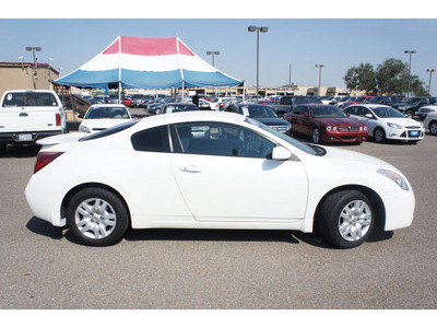 nissan altima 2009 white coupe 2 5 s gasoline 4 cylinders front wheel drive automatic 78539