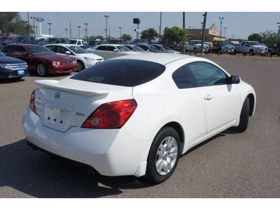 nissan altima 2009 white coupe 2 5 s gasoline 4 cylinders front wheel drive automatic 78539