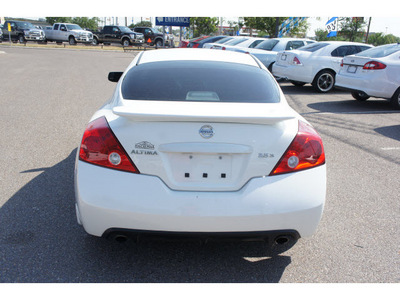 nissan altima 2009 white coupe 2 5 s gasoline 4 cylinders front wheel drive automatic 78539