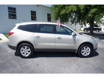 chevrolet traverse 2012 gold lt gasoline 6 cylinders front wheel drive automatic 78028