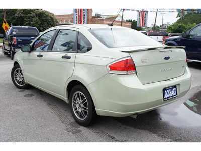 ford focus 2011 light green sedan se gasoline 4 cylinders front wheel drive automatic 78644