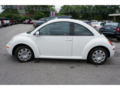 volkswagen new beetle 2010 white hatchback gasoline 5 cylinders front wheel drive shiftable automatic 78644