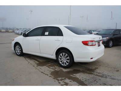 toyota corolla 2012 white sedan le gasoline 4 cylinders front wheel drive automatic with overdrive 77469