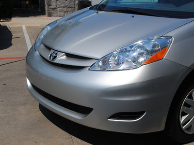 toyota sienna 2010 silver van le 7 passenger gasoline 6 cylinders front wheel drive automatic with overdrive 76022