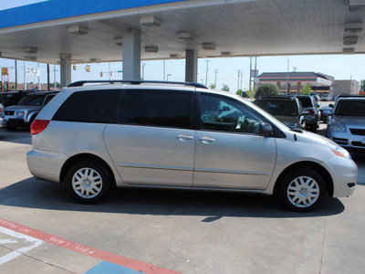 toyota sienna 2010 silver van le 7 passenger gasoline 6 cylinders front wheel drive automatic with overdrive 76022