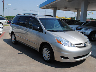 toyota sienna 2010 silver van le 7 passenger gasoline 6 cylinders front wheel drive automatic with overdrive 76022