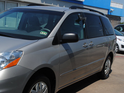 toyota sienna 2010 silver van le 7 passenger gasoline 6 cylinders front wheel drive automatic with overdrive 76022