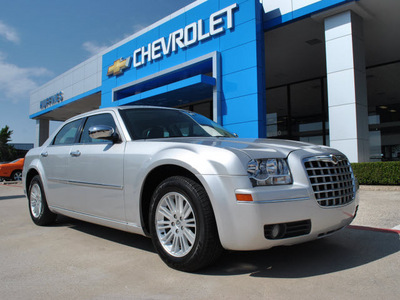 chrysler 300 2010 silver sedan touring gasoline 6 cylinders rear wheel drive not specified 75067