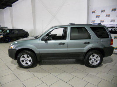ford escape 2005 green suv xlt gasoline 6 cylinders all whee drive automatic 79935