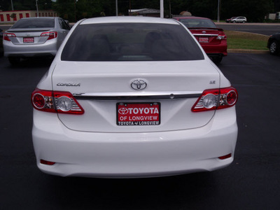 toyota corolla 2012 white sedan le gasoline 4 cylinders front wheel drive automatic 75604